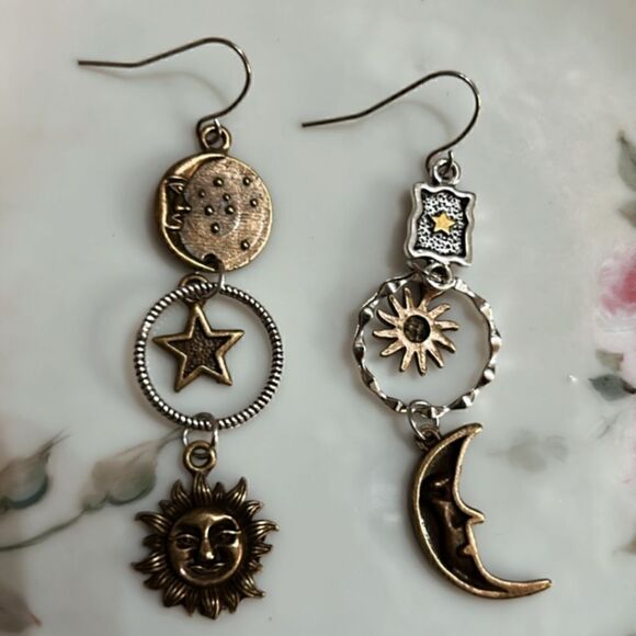 Star moon dangle earrings A118 - Picture 3 of 5